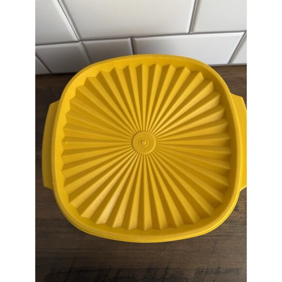 Vtg Yellow Tupperware Servalier 8" Square Bowl 1970's - Picture 2 of 8